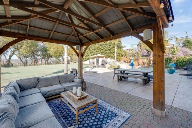 4541 Longview Dr, Rocklin, CA 95677