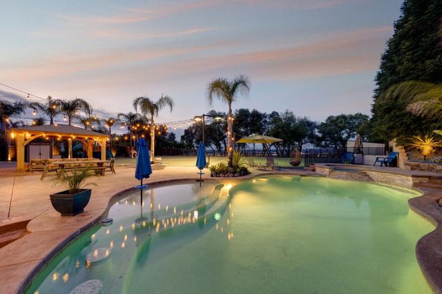 4541 Longview Dr, Rocklin, CA 95677