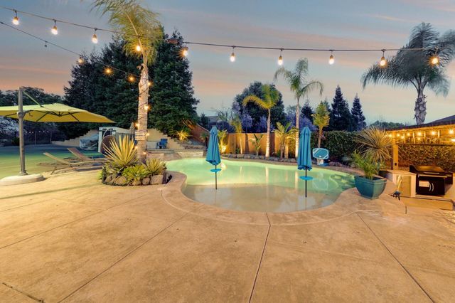 4541 Longview Dr, Rocklin, CA 95677