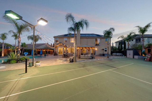 4541 Longview Dr, Rocklin, CA 95677