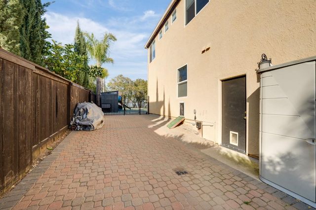 4541 Longview Dr, Rocklin, CA 95677
