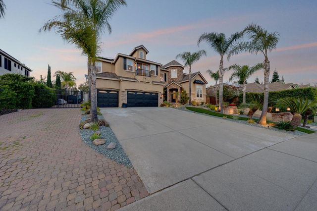 4541 Longview Dr, Rocklin, CA 95677