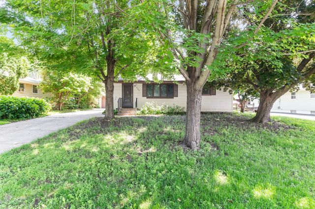 265 Greystone Avenue N, Oakdale, MN 55128