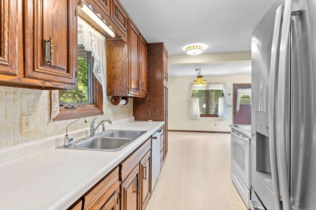 265 Greystone Avenue N, Oakdale, MN 55128