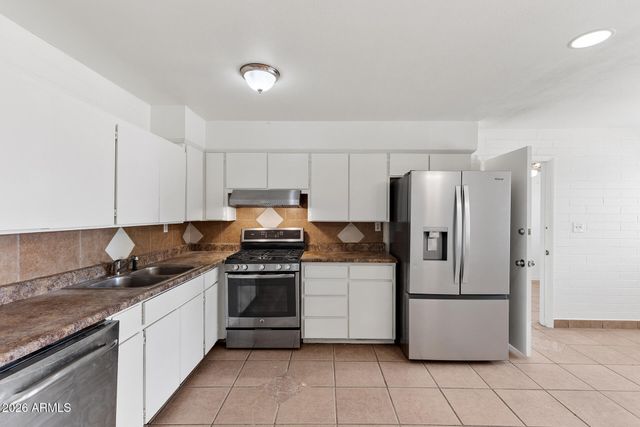2246 W SIERRA Street, Phoenix, AZ 85029