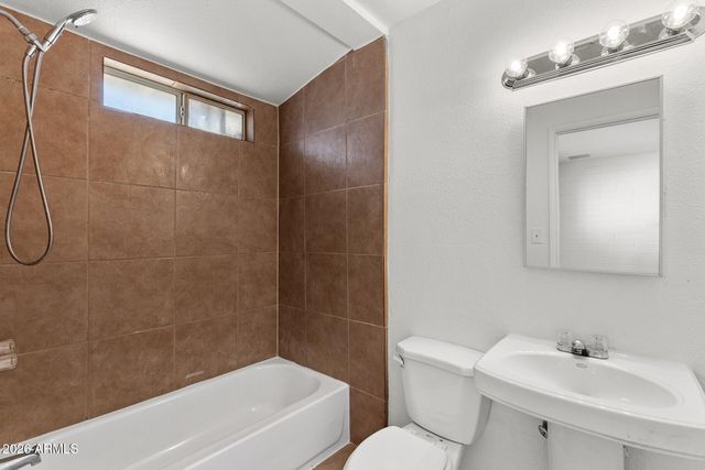 2246 W SIERRA Street, Phoenix, AZ 85029