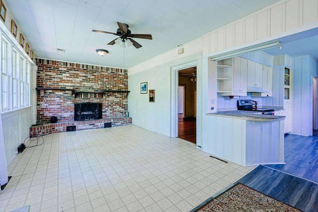305 N Main St., Hemingway, SC 29554