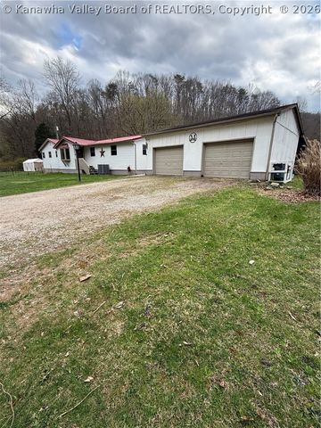 637 Whispering Pines, Alum Creek, WV 25003