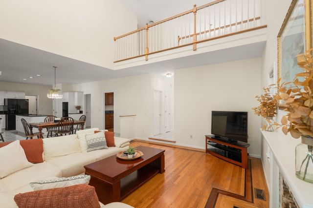 160 Stearns Rd, Marlborough, MA 01752