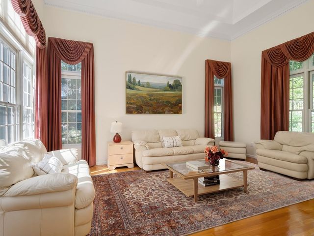 160 Stearns Rd, Marlborough, MA 01752