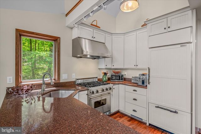 599 BREATHLESS WAY, Berkeley Springs, WV 25411