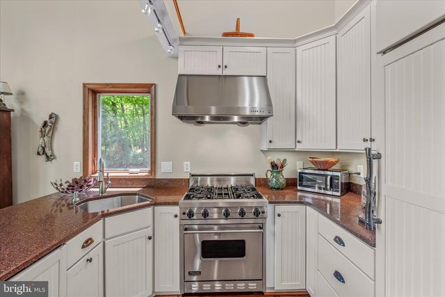 599 BREATHLESS WAY, Berkeley Springs, WV 25411
