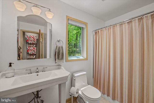 599 BREATHLESS WAY, Berkeley Springs, WV 25411