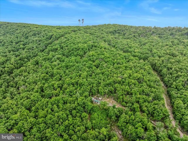 599 BREATHLESS WAY, Berkeley Springs, WV 25411