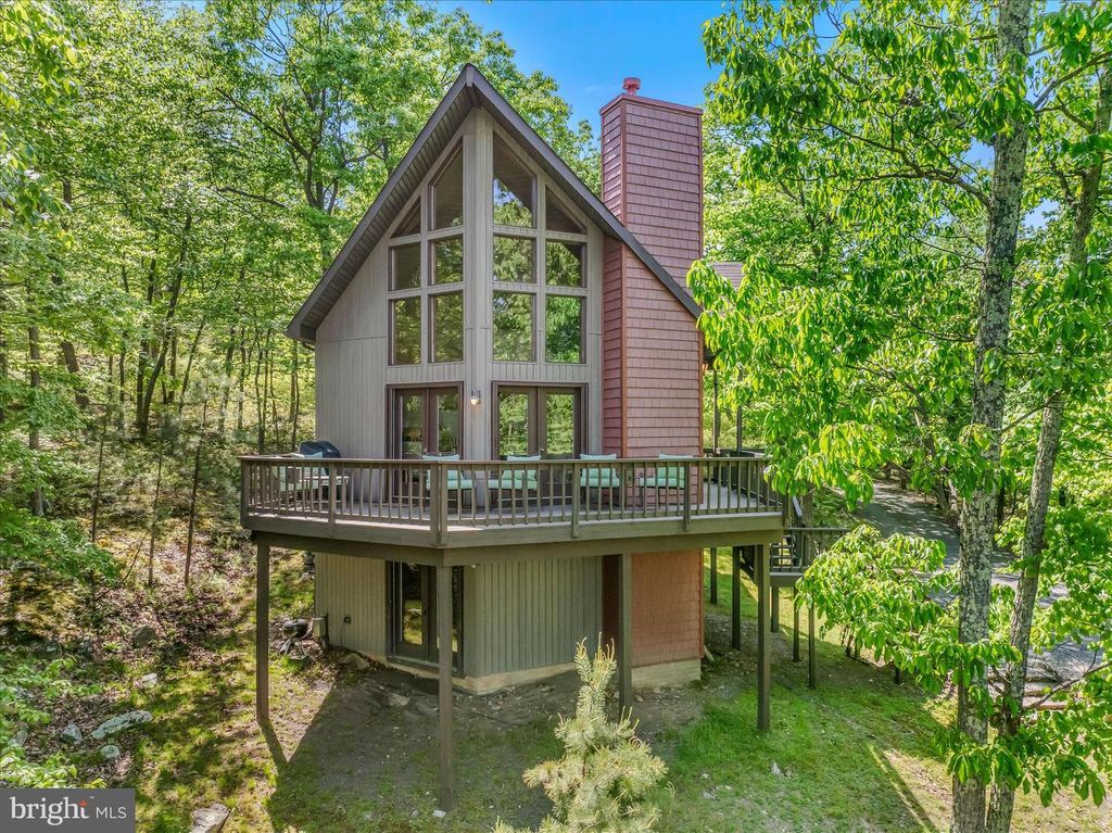 599 BREATHLESS WAY, Berkeley Springs, WV 25411