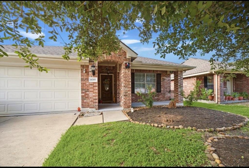 6715 Rockwall Trail Dr, Humble, TX 77346
