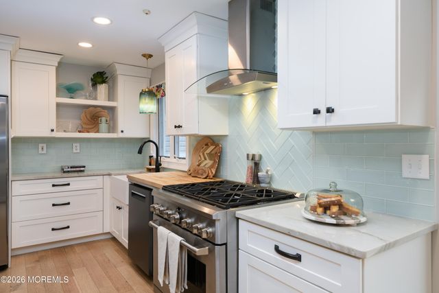 1 E Point Road, Lincroft, NJ 07738