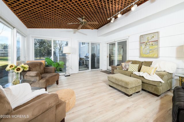 1 E Point Road, Lincroft, NJ 07738