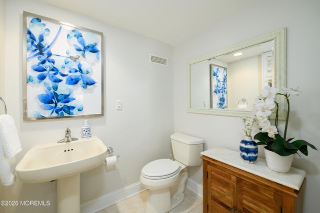 1 E Point Road, Lincroft, NJ 07738