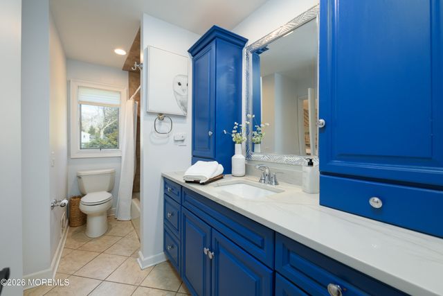 1 E Point Road, Lincroft, NJ 07738