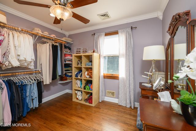 1 E Point Road, Lincroft, NJ 07738