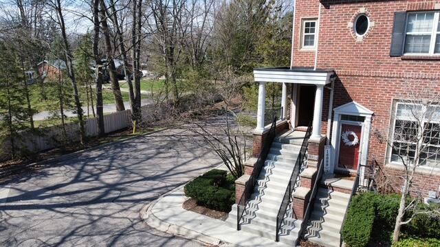 16874 Farmington, Livonia, MI 48154