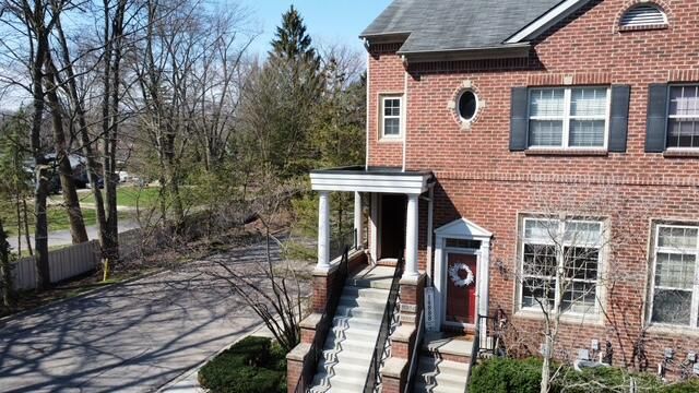 16874 Farmington, Livonia, MI 48154
