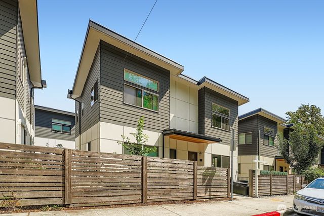 8718 42nd Avenue S, Seattle, WA 98118