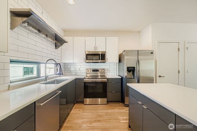 8718 42nd Avenue S, Seattle, WA 98118