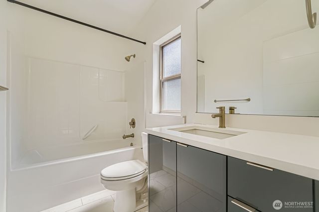 8718 42nd Avenue S, Seattle, WA 98118