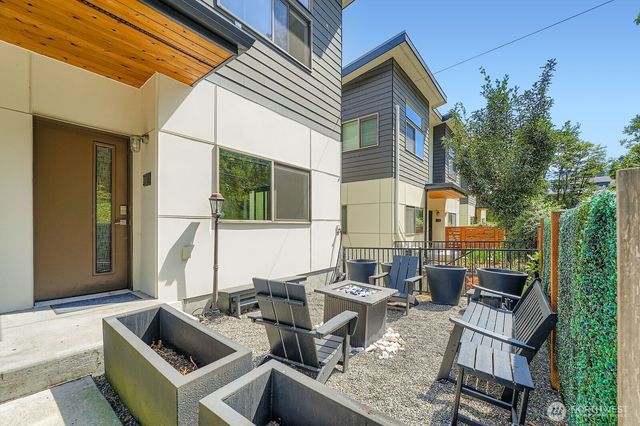 8718 42nd Avenue S, Seattle, WA 98118