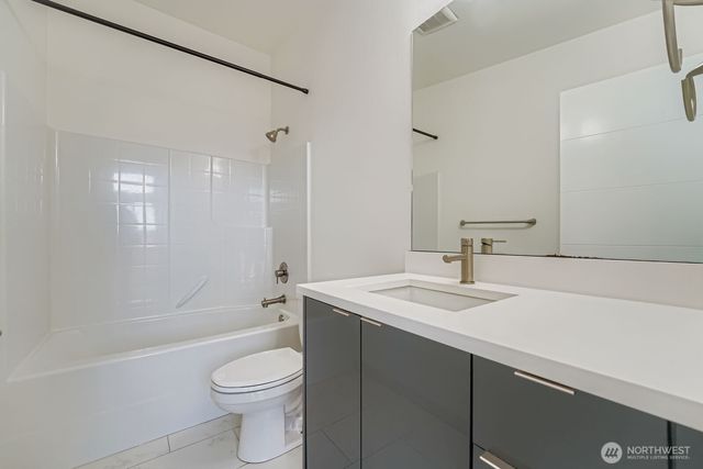 8718 42nd Avenue S, Seattle, WA 98118