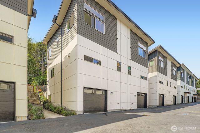 8718 42nd Avenue S, Seattle, WA 98118