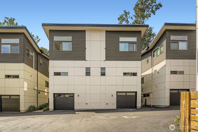 8718 42nd Avenue S, Seattle, WA 98118