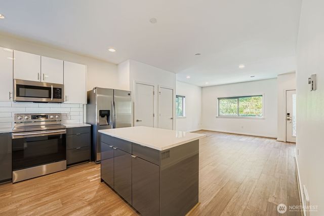 8718 42nd Avenue S, Seattle, WA 98118