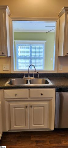 152 Middleton Park Lane, Moore, SC 29369