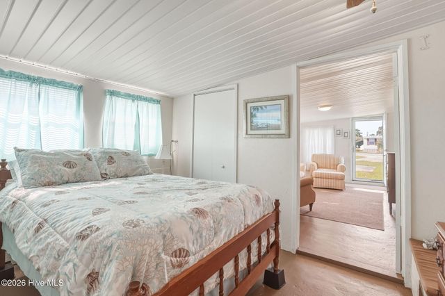 187 Mullens Drive, Harkers Island, NC 28531