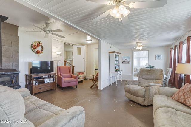187 Mullens Drive, Harkers Island, NC 28531