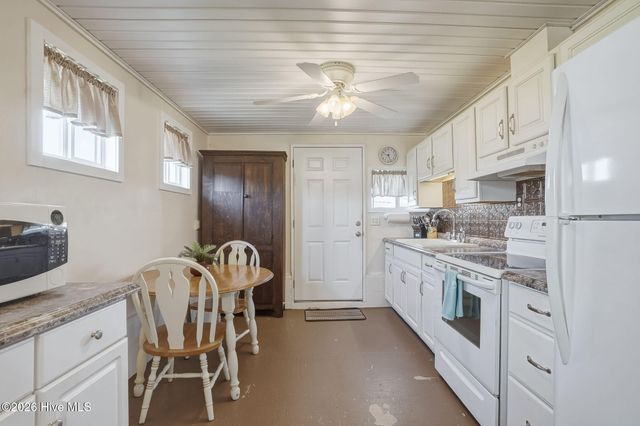 187 Mullens Drive, Harkers Island, NC 28531