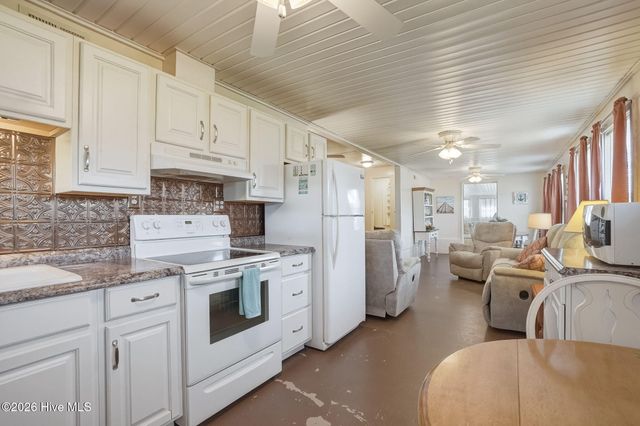 187 Mullens Drive, Harkers Island, NC 28531