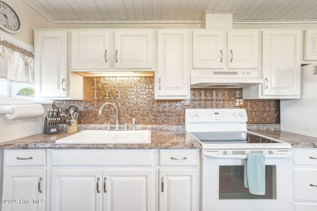 187 Mullens Drive, Harkers Island, NC 28531