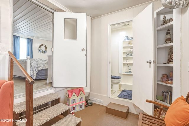 187 Mullens Drive, Harkers Island, NC 28531