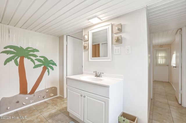 187 Mullens Drive, Harkers Island, NC 28531