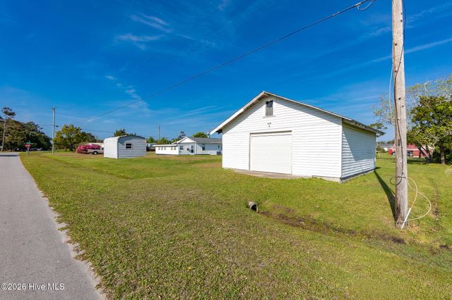 187 Mullens Drive, Harkers Island, NC 28531