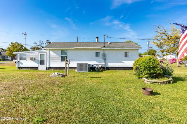 187 Mullens Drive, Harkers Island, NC 28531