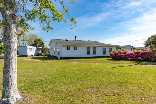 187 Mullens Drive, Harkers Island, NC 28531