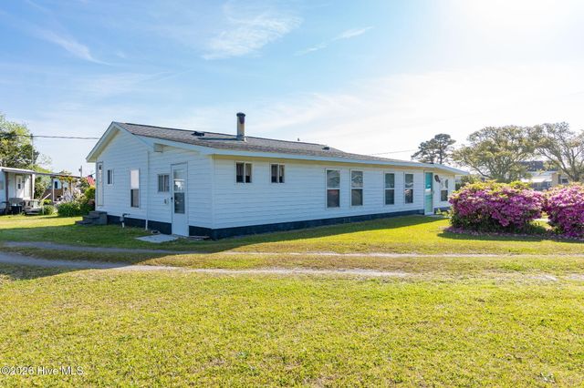 187 Mullens Drive, Harkers Island, NC 28531