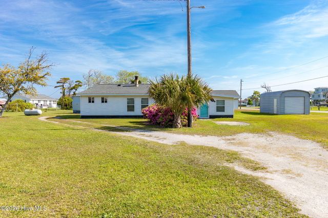 187 Mullens Drive, Harkers Island, NC 28531