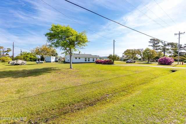 187 Mullens Drive, Harkers Island, NC 28531