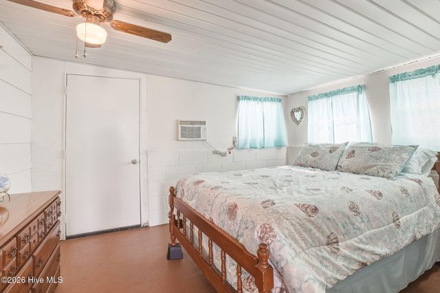 187 Mullens Drive, Harkers Island, NC 28531